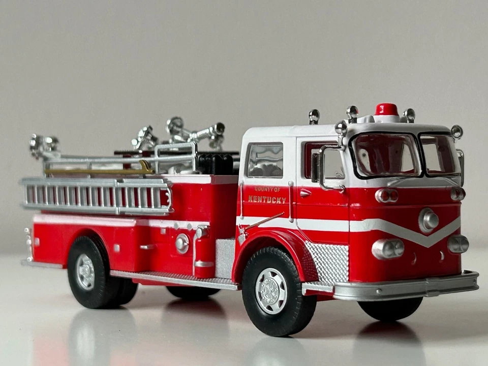 1971 Seagrave K-Type Pumper USA Fire Brigade Truck Model Diecast Amercom 1:64 - Image 2 of 4