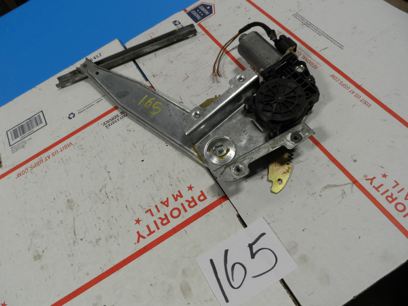 04 05 06 Dodge Durango DRIVER REAR Window Regulator With Power Motor 165