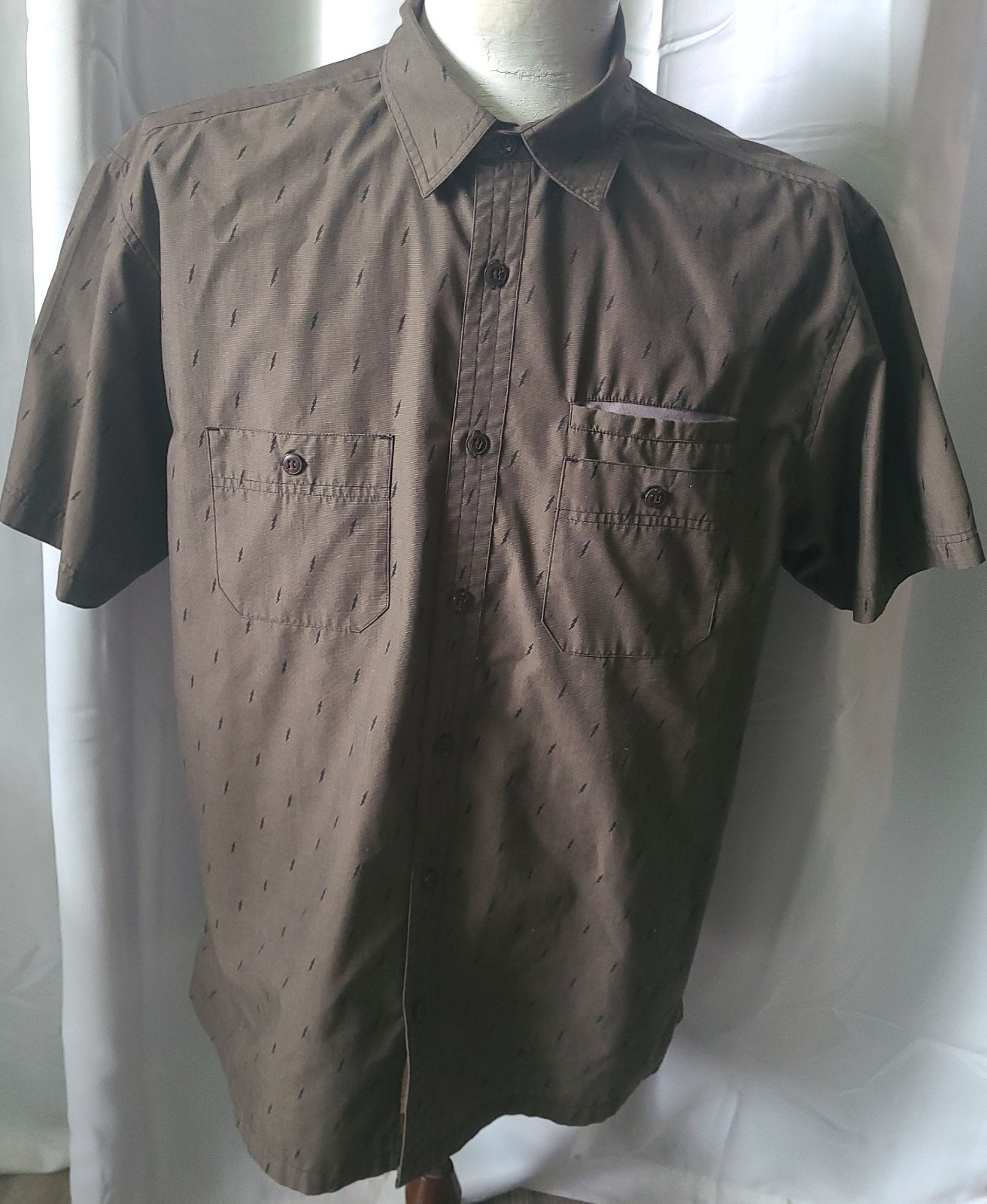 Men's Howler Bros. button front S/S shirt - L - Lighting bolts