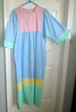 VINTAGE MULTI-COLOR STRIPED LEISURE LIFE WOMEN'S LONG SEERSUCKER ROBE IN SIZE M
