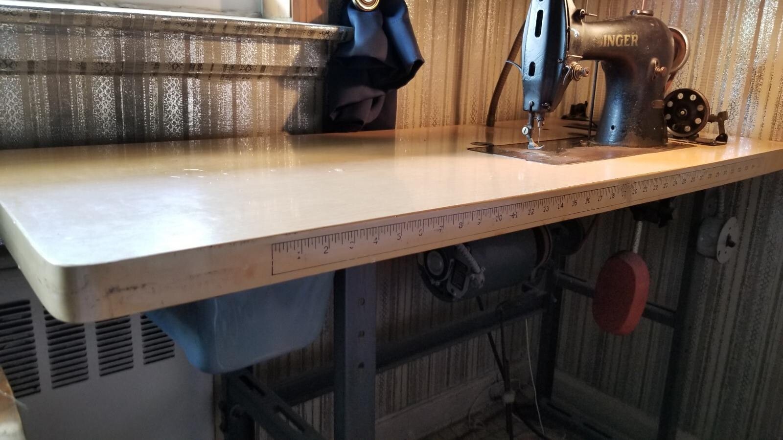 Singer Commercial Sewing Machine Apparel, Leather, Upholstery w/Motor