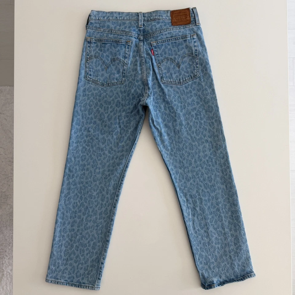 Jeans rectos Levi’s Wedgie estampado de leopardo azul para mujer talla 28 mezclilla premium Foto 2 de 4
