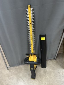 [Used] (DCHT821B) DeWALT 20V MAX 22 in. Cordless Hedge Trimmer - Tool Only