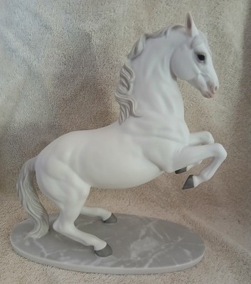 Airs Above The Ground White Horse Figurine/sculpture By Lenox