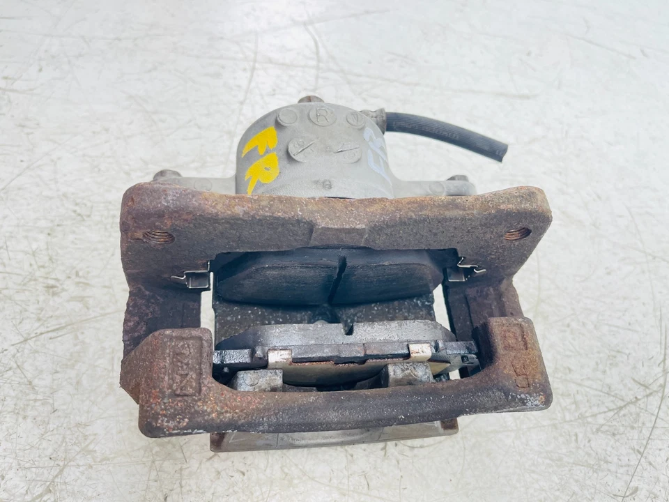 Juego de pinzas de freno delanteras izquierda y derecha Lexus CT200h 2011-2014 OEM Foto 4 de 4