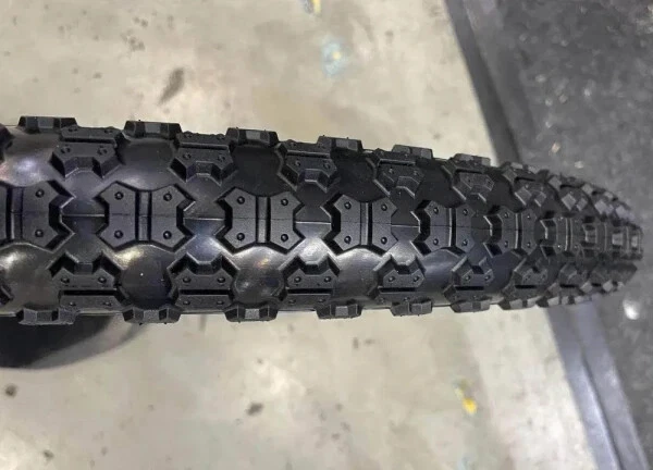 Neumáticos BMX Tioga, 20"X2.125" COMP III NEGRO/SKINWALL Oldschool GT BMX SE PAR X2 Foto 2 de 2