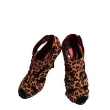 Betsey Johnson leopard shoes size 7m