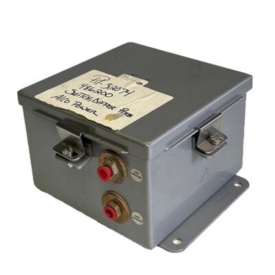 NEW DWYER 1820-0 / 18200 LOW DIFFERENTIAL PRESSURE SWITCH W