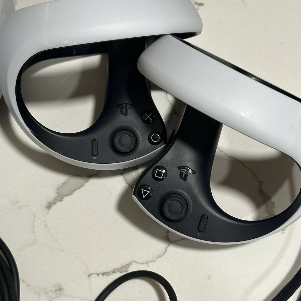 Psvr2 Headset And Controllers White - Image 2 of 3
