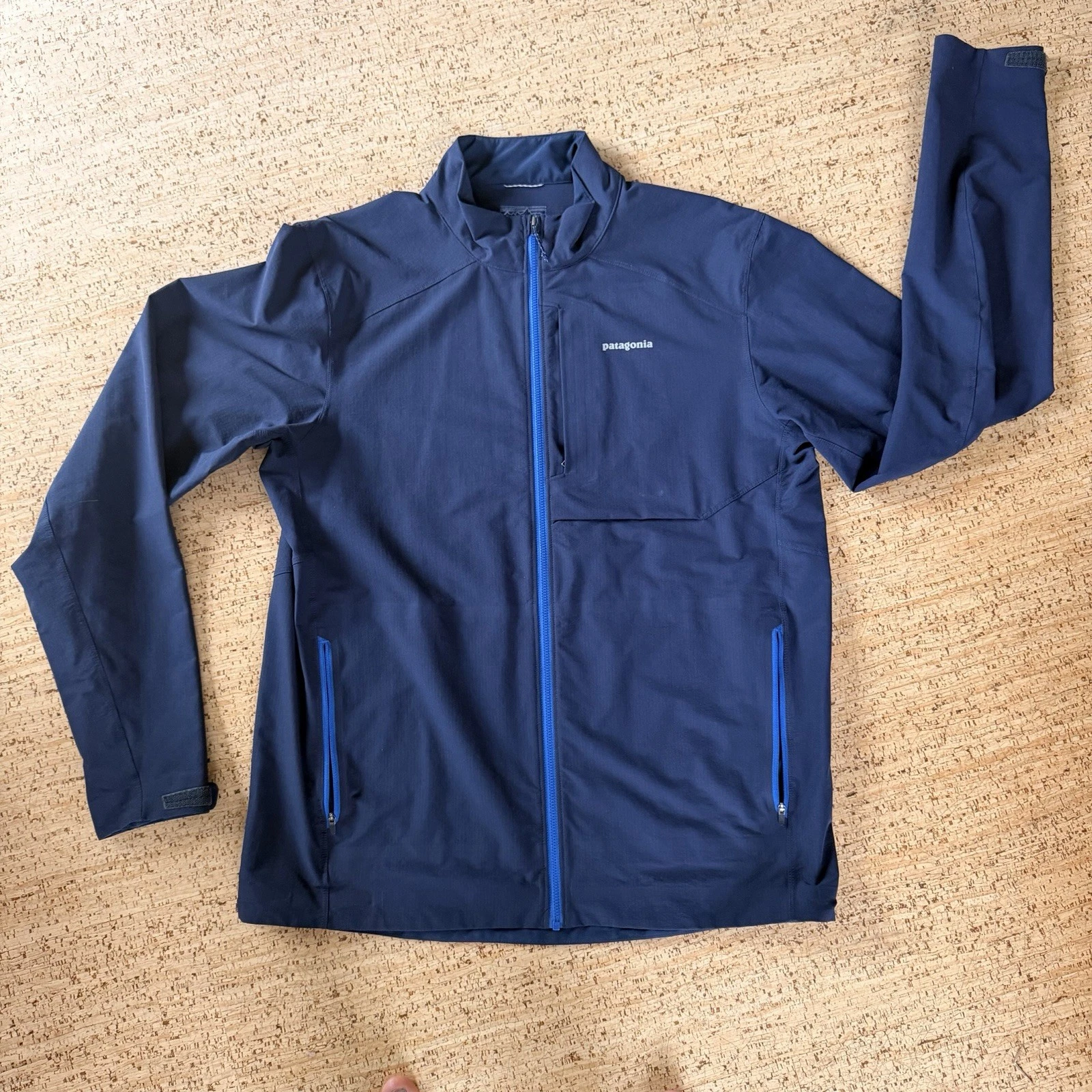 Patagonia Men’s Large Blue Light Rain/Wind Jacket