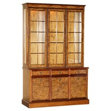 LOVELY VINTAGE BURR WALNUT GLAZED DOOR WELSH DRESSER DISPLAY CABINET WITH LIGHTS