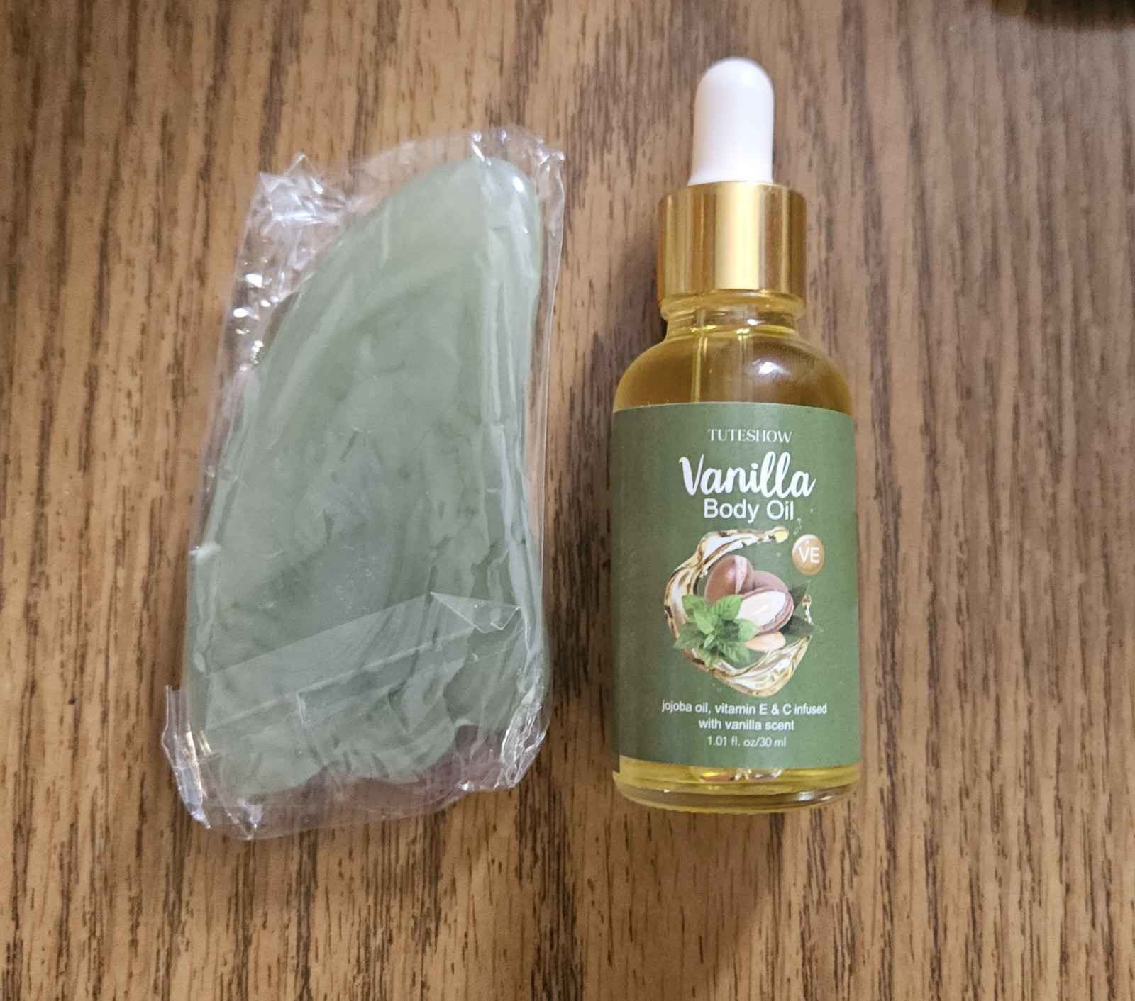 Vanilla Infused Body Oil with Vitamins and Gua Sha Tool 1 fl oz