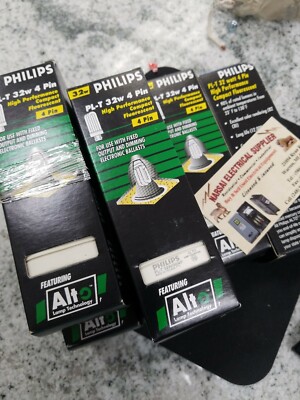 Philips 32W   PL-T 32W/30/4P /ALTO  4pin   GX24q-3 HIGH PERFORMANCE (BOX#8)