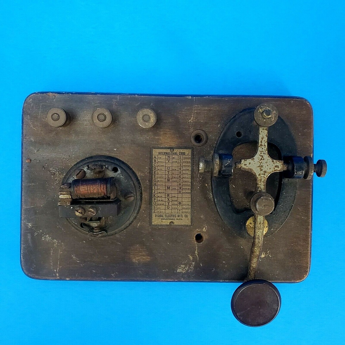 Telegraph Key Signal Electric Mfg. Co. Buzzer & Key On Board