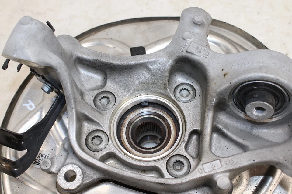 Задний правый кулак/шпиндель 2017-2024 Audi A4 S4 от оригинального производителя IX150 - Изображение 3 из 4