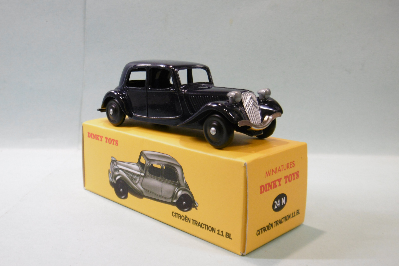 Dinky Toys Atlas Citroën Traction 11 BL bleu nuit voiture miniature de collection 1/43