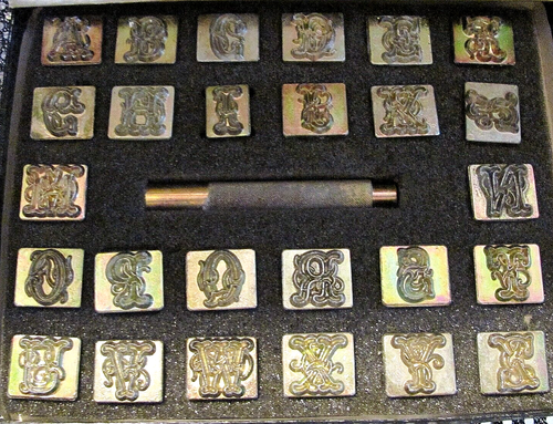 Rare Leather CRAFTOOL USA Stamp Or Punch #8139 Alphabet Set 3/4 In A-Z In Box - Picture 2 of 10