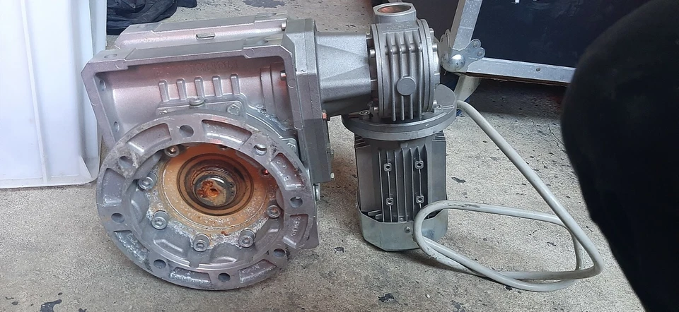 motore BONFIGLIOLI BN63 B4 0,18kW 1500rpm & VF49 VF49V Getriebemotor Asynchron B - Immagine 2 di 4