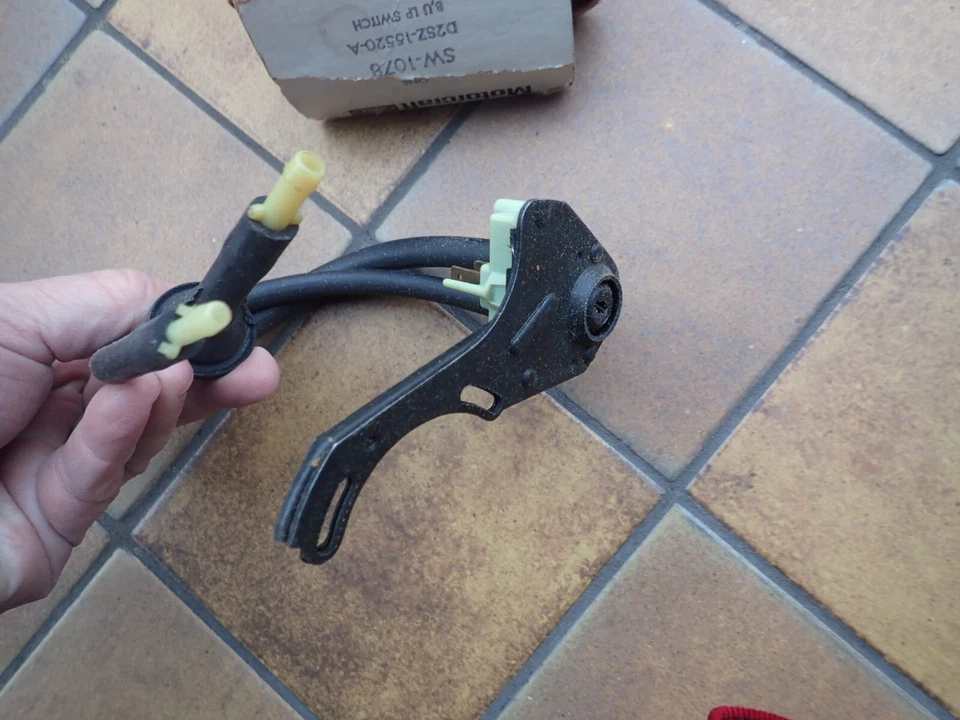 Ford Thunderbird 1972 interruptor de seguridad neutro, ¡nuevo en stock! Respaldo D2SZ-15520-A Foto 4 de 4