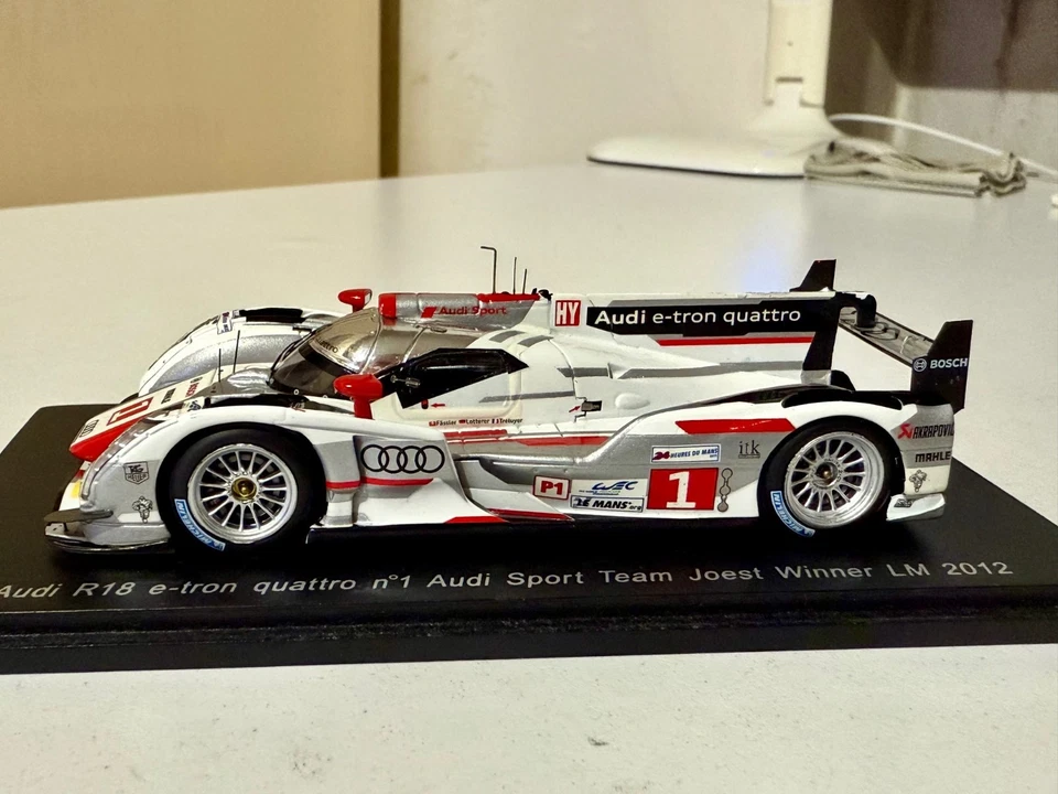 SPARK MODELS 43LM12 AUDI R18 E-TRON QUATTRO WINNER LE MANS 2012 1/43 - Immagine 2 di 4