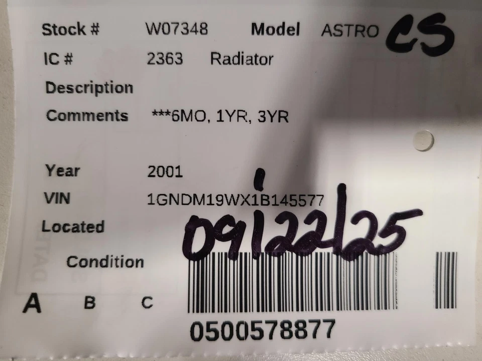 Used Radiator fits: 2001 Chevrolet Astro  Grade A Foto 2 de 4