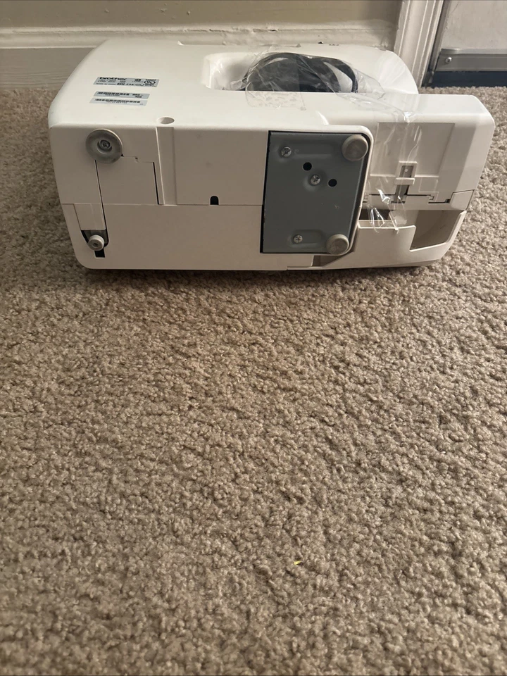 Nova máquina de costura mecânica Brother LS-2125 com pés bônus caixa lacrada - Imagem 2 de 4