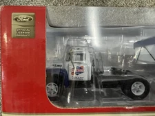 Pioneer Hi-Bred Seed Corn Toy Semi 1:50 Scale by First Gear NIB