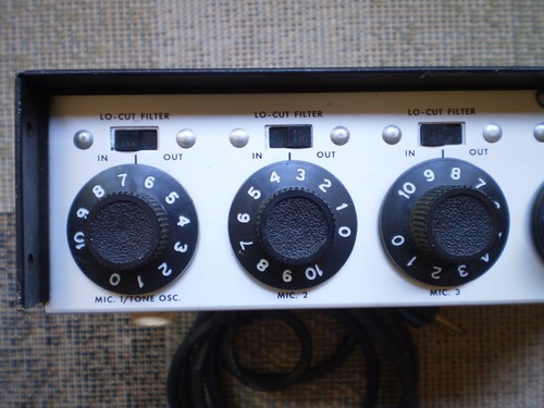 Shure M67 Series 4 Channel Microphone Mixer - Picture 2 of 12