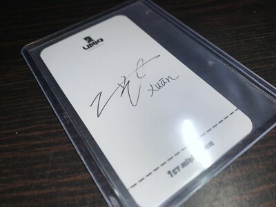 Uniq 1st Mini Album EOEO Zhou Yi Xuan Photocard Photo Card Rare