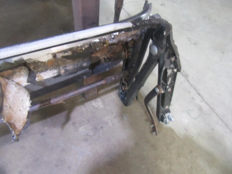 Lincoln Continental 1964 4 puertas convertible marco superior montaje piezas de soporte Foto 2 de 4