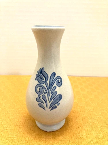 Pfaltzgraff Yorktowne Blue Floral Stoneware 5 ¼” Small Bud Flower Vase, Retired