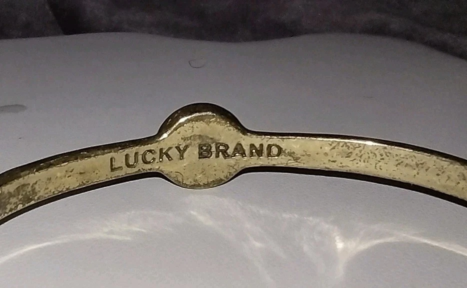 Brazalete Brazalete Piedra Lunar Martillada Tono Dorado Marca Lucky, 6 1/2 Pulgadas Foto 4 de 4