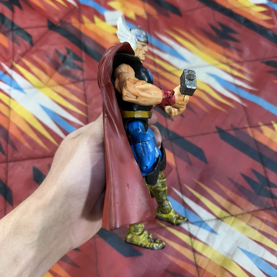 "Figura de acción de Thor Odinson 2003 Toy Biz Thor Hammer de Marvel Legends" Foto 3 de 4