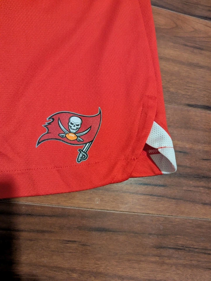 Shorts de treinamento Tampa Bay Buccaneers Nike Dri Fit NFL On Field vermelho juvenil grande - Imagem 4 de 4