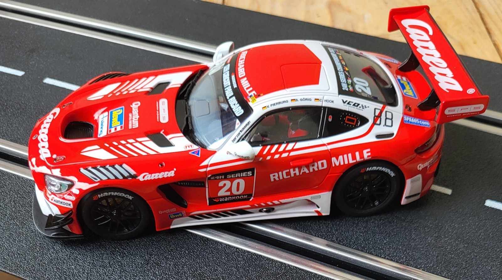 Mercedes AMG GT3 Carrera Evolution 132 avec Phares LED pour Circuit