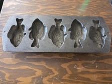 VINTAGE LODGE USA CAST IRON FISH MOLD CORNBRE...