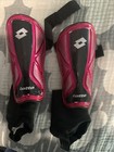 Lotto Campion Soccer Guards Girls Size Medium. 3’11”- 4’6” Pink And Black — photo 2