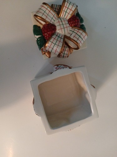 Avon Vintage Decorative Christmas Gift Box - Picture 3 of 8