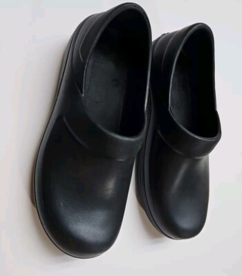 Crocs Women's Slip Resistant Shoes Clogs Nurse Work Shoes Size