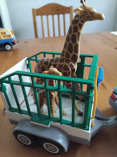 Playmobil 4855 Zoo Fahrzeug mit Anhänger plus 2 Giraffen und Ranger - Bild 4 von 4