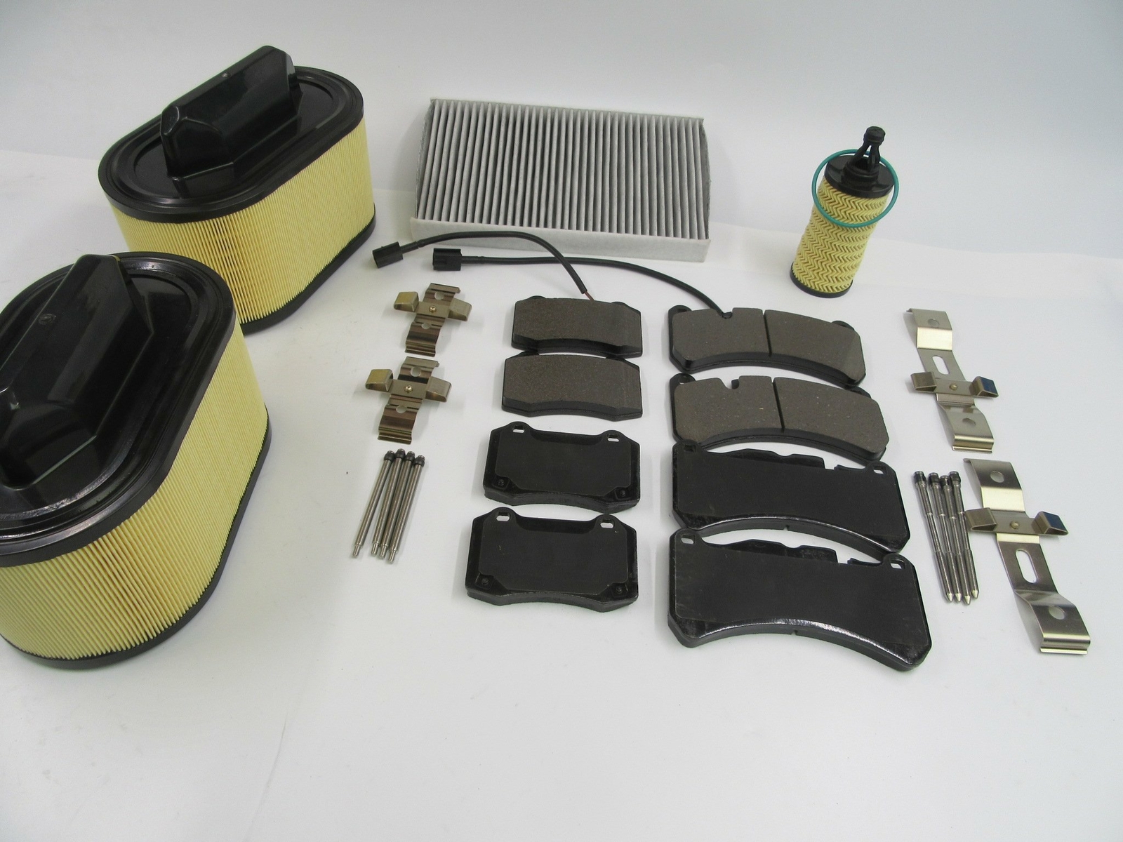 Maserati Ghibli Quattroporte 17-21 front rear brake pads + air cabin oil filter 