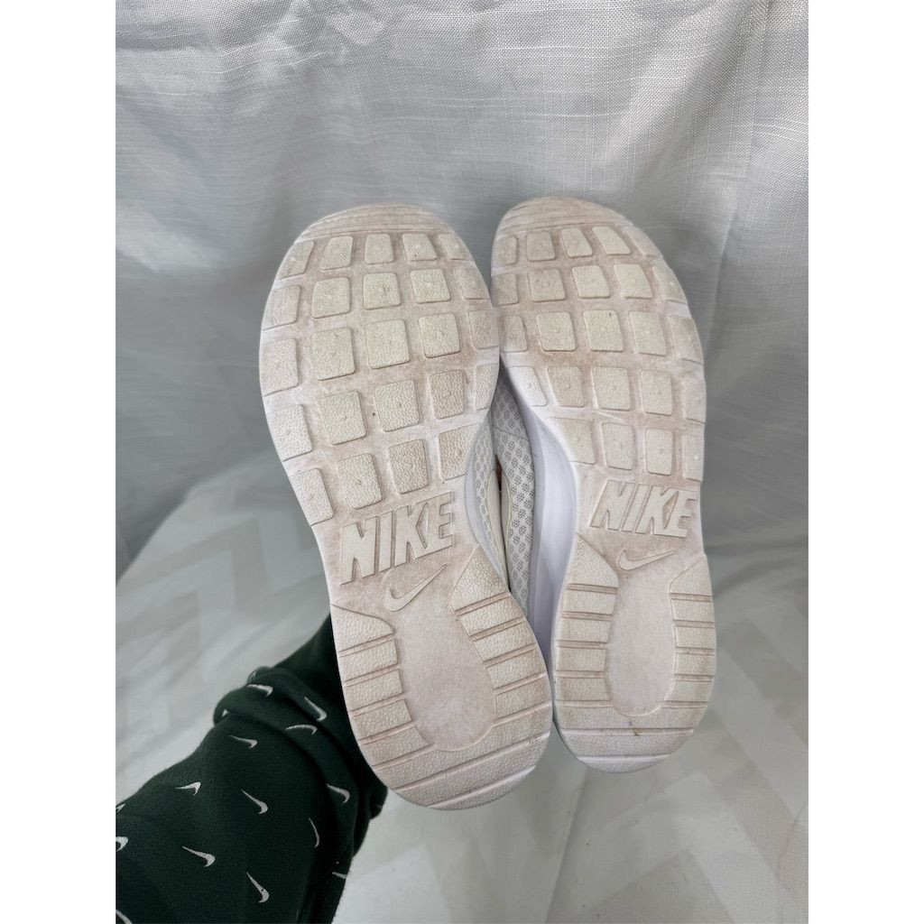 Nike Women's Tanjun White Running Sneakers Size 7.5 thumbnail 7