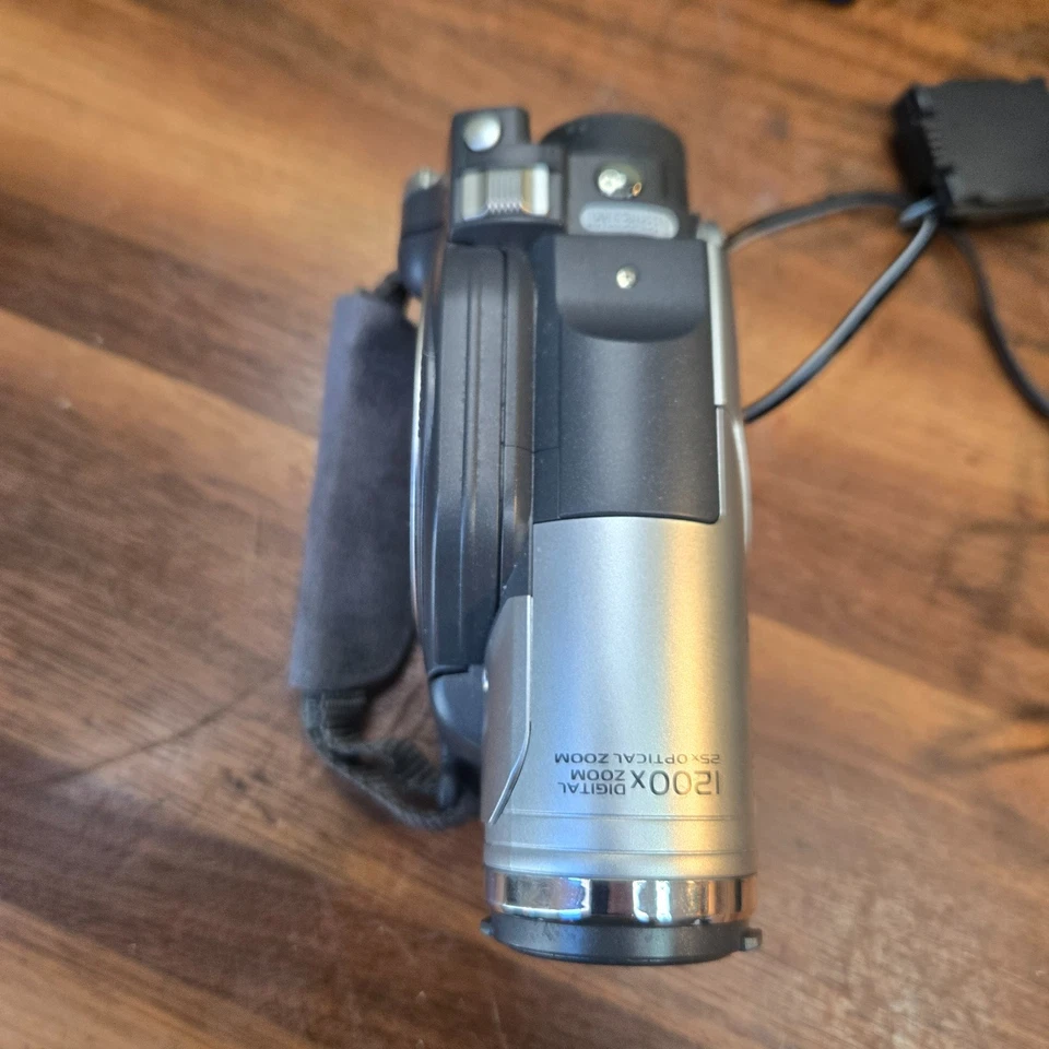 Panasonic Mini DV Camcorder PV-GS9 Blue with Battery Charger - Image 3 of 4