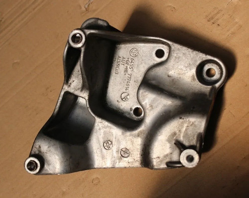 Original BMW E46 X3 Lagerbock Klimakompressor 64557794614