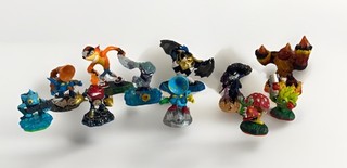 Skylanders lotto misto collezione di 12 figurine Activision usate in ottime condizioni