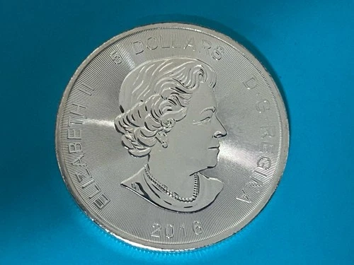 2016 Canada 5 Dollar 1 Ounce .999 Pure Silver Coin (Elizabeth II)