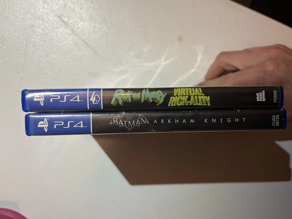 Lote de 2 juegos PS4 Batman Arkham Knight & Rick & Morty VR clasificación M como nuevo Foto 3 de 4