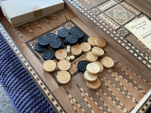 Vintage Wooden Marquetry Inlay Backgammon Set Hinged Case & Chess/Draughts Board - Picture 7 of 18