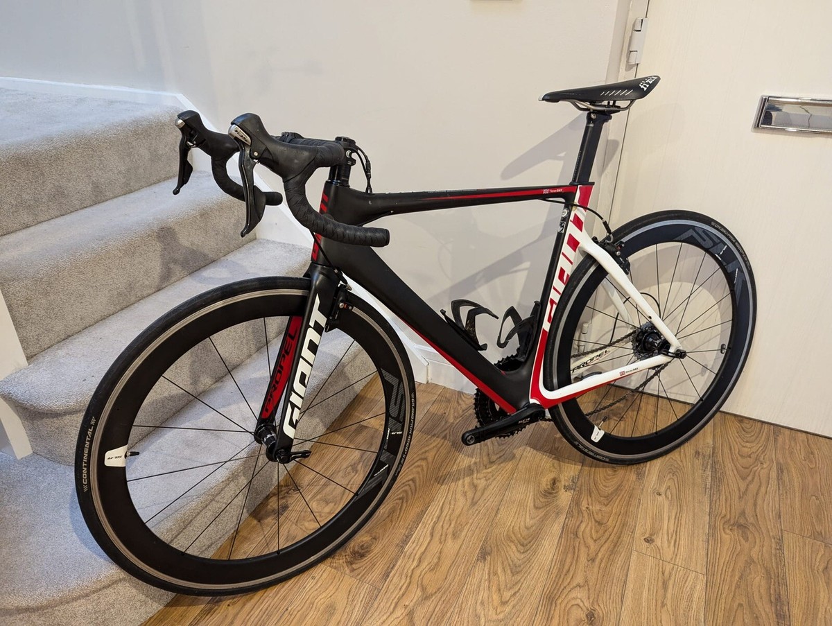 GIANT Carbon Road Bike Propel Advanced Medium