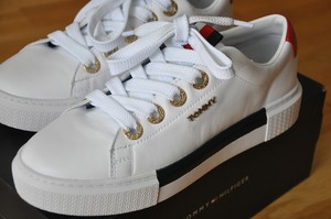 leather elevated tommy sneaker